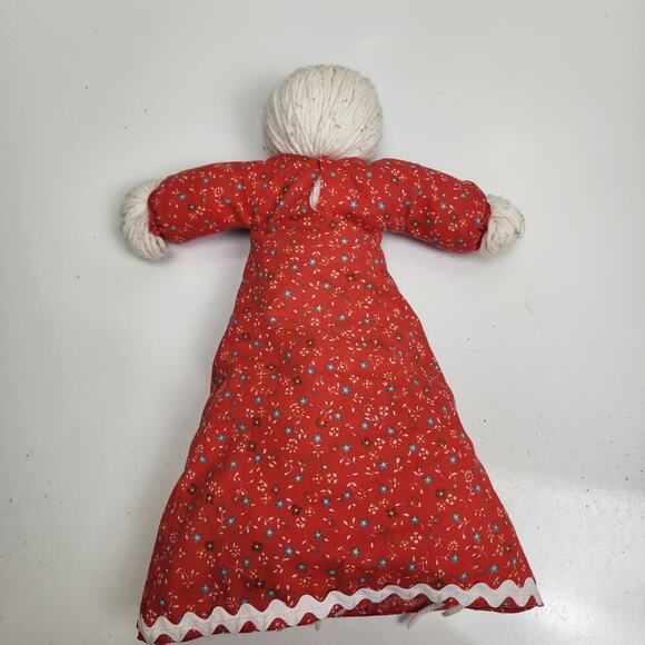 Vintage Handmade Yarn Doll Red Flowery Long Sleeve Dress No Face Amish Doll - Picture 4 of 5